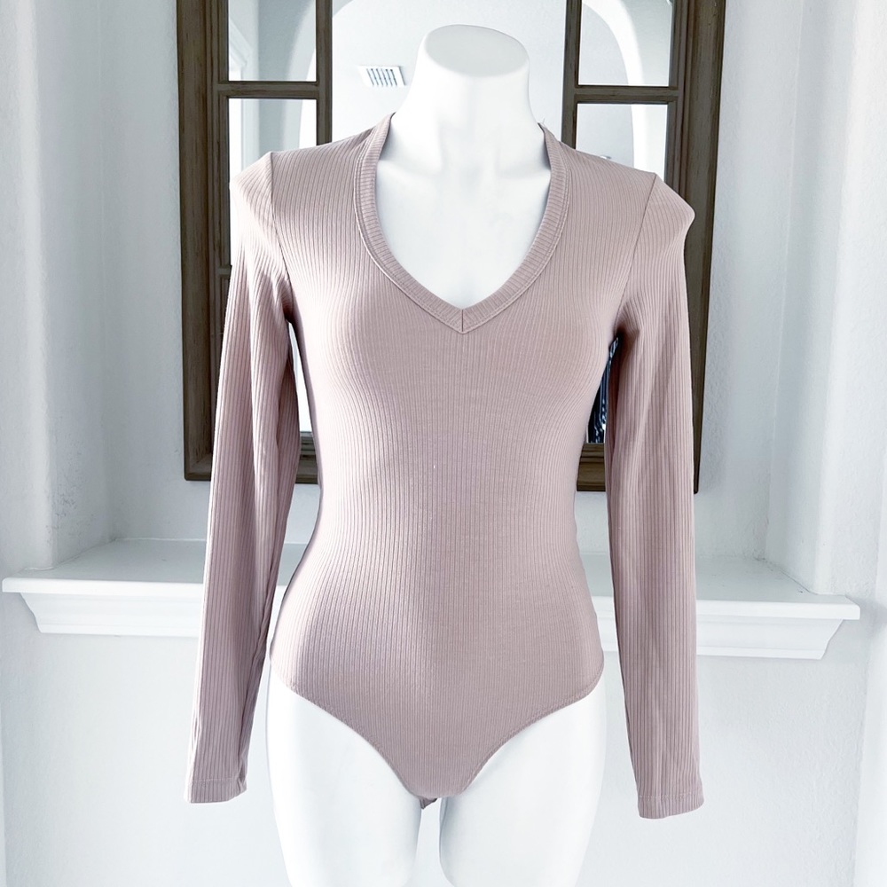 Anthropologie’s Drew Thong Bodysuit Ribbed V-Neck Top Cuban Sand Size S NWT $172